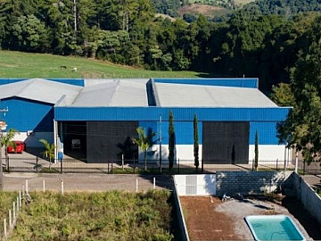 VENDE-SE PAVILH�O SEMI NOVO EM SERT�O-RS
