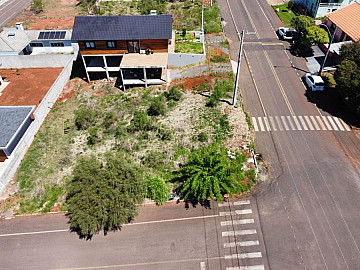 TERRENO DE ESQUINA NO LOT. OURO VERDE III