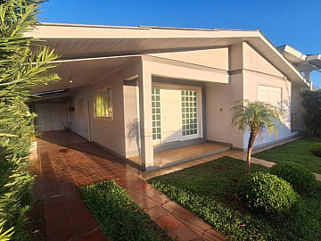 VENDE-SE CASA NO CENTRO DE GET�LIO VARGAS-RS