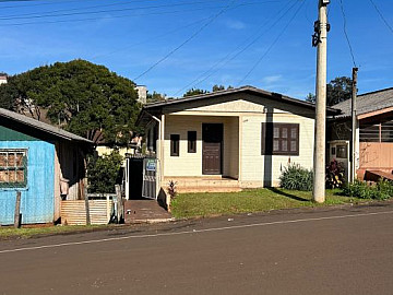 CASA NO BAIRRO S�O PELEGRINO PARA LOCA��O