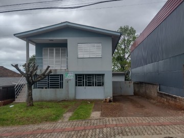 ALUGA-SE SOBRADO COM PAVILH�O NOS FUNDOS