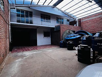 ALUGA-SE CASA NO CENTRO DE GV