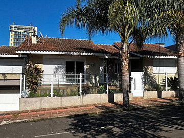 CASA AMPLA CENTRAL PARA VENDA
